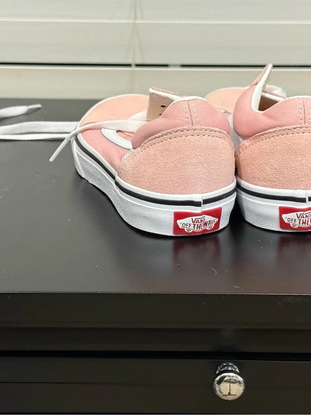 Vans Kids Low-Top Sneakers in Light Pink with White Stripe